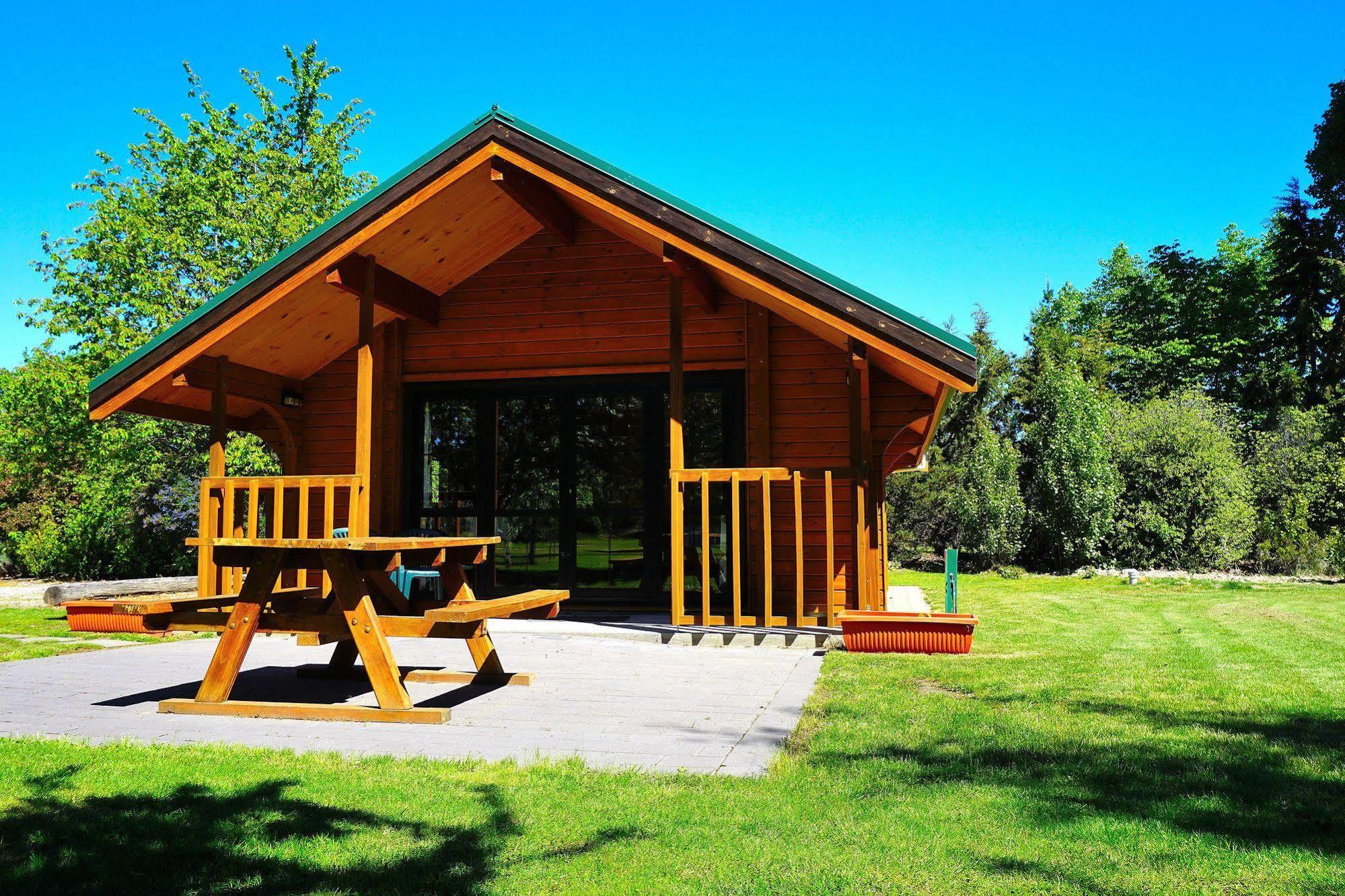 Central Chalets Ltd 알렉산드라 외부 사진